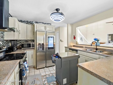 Welcome to this beautiful Southeast Palm Bay pool home! This - photo 13