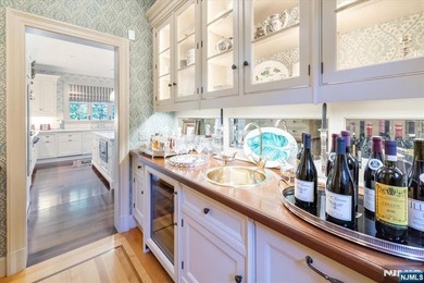Experience unparalleled grandeur at 200 Lincoln Street a - photo 16