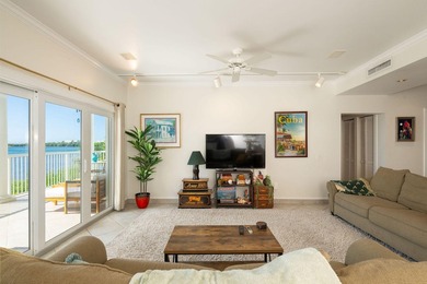 Wake up to panoramic Atlantic Ocean views from this spacious - photo 7