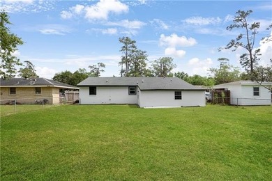 MUST SEE!!! This quaint, 3 bedroom 2 bath, completely renovated - photo 18