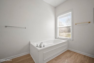 Charming 3 bedroom, 2 bath home ready for your personalizing and - photo 19