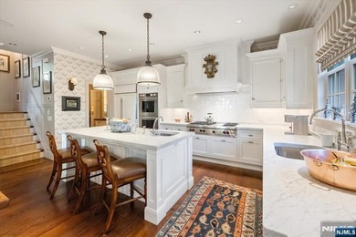 Experience unparalleled grandeur at 200 Lincoln Street a - photo 20