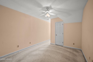 Charming 3 bedroom, 2 bath home ready for your personalizing and - photo 23