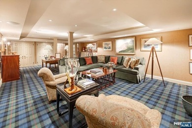 Experience unparalleled grandeur at 200 Lincoln Street a - photo 34