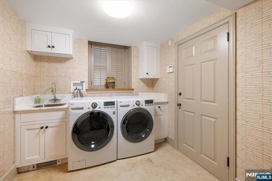 Experience unparalleled grandeur at 200 Lincoln Street a - photo 35