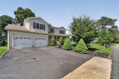 Welcome To This Beautifully Maintained 4 Bed, 2.5 Bath Colonial - photo 1