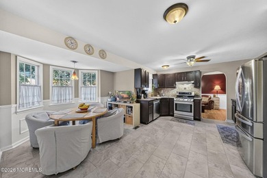 Welcome To This Beautifully Maintained 4 Bed, 2.5 Bath Colonial - photo 4