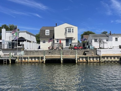 Bring your boat and enjoy waterfront living in Shelter Cove! - photo 1