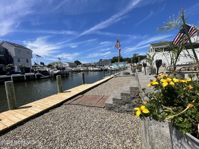 Bring your boat and enjoy waterfront living in Shelter Cove! - photo 5