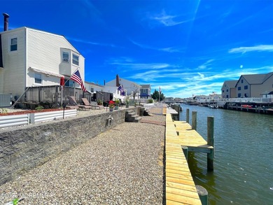 Bring your boat and enjoy waterfront living in Shelter Cove! - photo 6