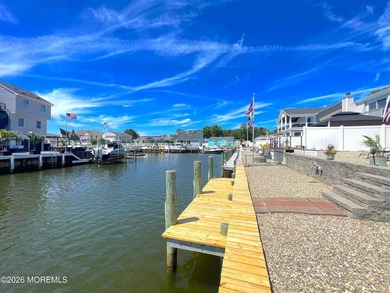 Bring your boat and enjoy waterfront living in Shelter Cove! - photo 7