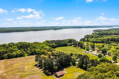 This property is Lake Life meets Farm Life! WALKING DISTANCE to - photo 20