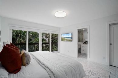 Rare opportunity to own a fully renovated, luxurious townhome in - photo 22