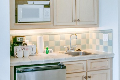 GREAT NEW PRICE!!! TWO-BEDROOM THREE BATH, LOCK-OUT STUDIO ON - photo 25