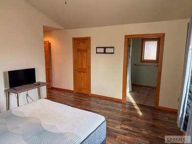 Back on the market at no fault to the seller. This comfortable 1 - photo 35