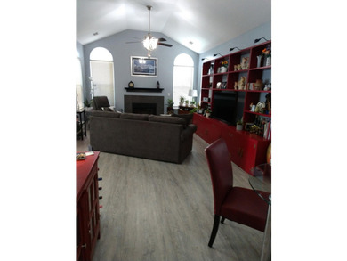 One floor ranch villa. Maintenance free living. @/2 bath wood - photo 2