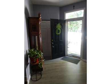 One floor ranch villa. Maintenance free living. @/2 bath wood - photo 3