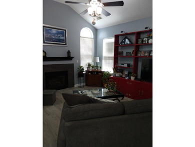 One floor ranch villa. Maintenance free living. @/2 bath wood - photo 7