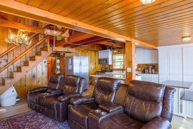 This one has a Northwoods personality with classic rustic charm - photo 5