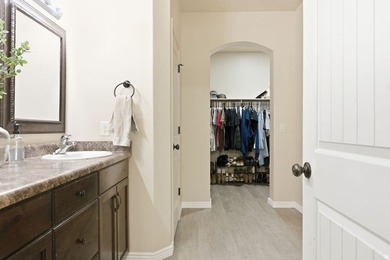 This is the home you have been waiting for, freshly renovated - photo 22