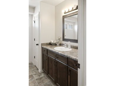 This is the home you have been waiting for, freshly renovated - photo 36