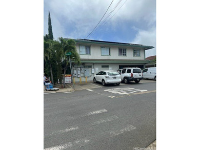 A building and a well established grocery convenience store - photo 1