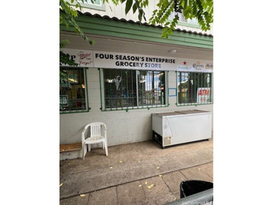 A building and a well established grocery convenience store - photo 4