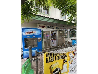 A building and a well established grocery convenience store - photo 5