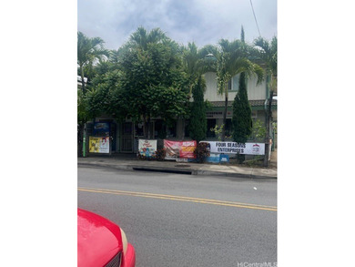 A building and a well established grocery convenience store - photo 6