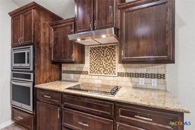 Welcome to the wonderful neighborhood of Onion Creek! The home - photo 7