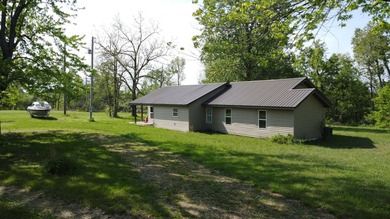 Escape to the Ozarks with this charming 3-bed, 2-bath vacation - photo 2