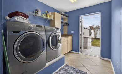 Incredible value: 3008 Sq Ft plus solar powered home + - photo 4