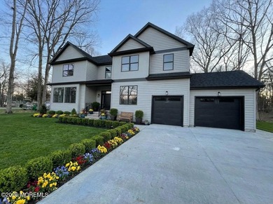 Beautiful, NEW CONSTRUCTION. This Custom Colonial features a - photo 1