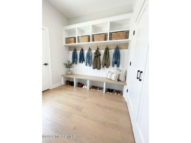 Beautiful, NEW CONSTRUCTION. This Custom Colonial features a - photo 9
