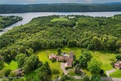 Lake Home For Sale in Lehighton, Pennsylvania