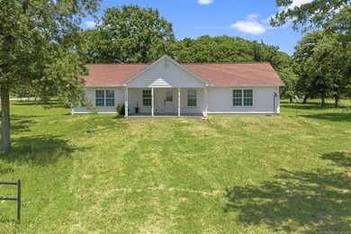 Escape to your own private slice of Southern Oklahoma with this - photo 3