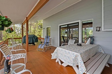 Just what you've been waiting for! Nestled along the - photo 13