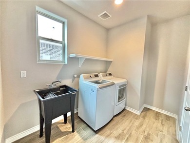 Move-In Ready Southside Home | 4 Bedrooms, 3 Baths | - photo 18