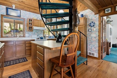 Just what you've been waiting for! Nestled along the - photo 18