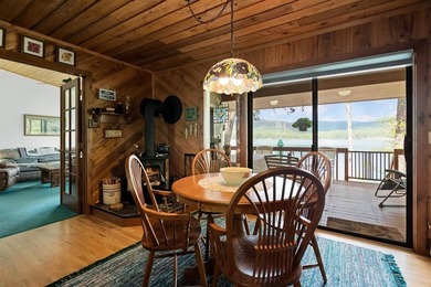Just what you've been waiting for! Nestled along the - photo 19