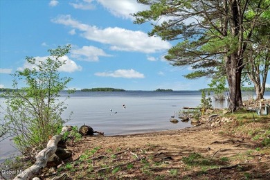 Welcome to year-round lake living on Great Sacandaga in this - photo 2