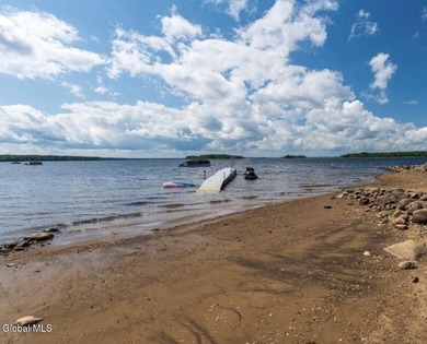 Welcome to year-round lake living on Great Sacandaga in this - photo 3