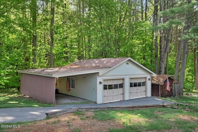 Welcome to year-round lake living on Great Sacandaga in this - photo 4