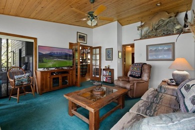 Just what you've been waiting for! Nestled along the - photo 25
