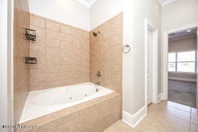Beautiful Lakefront Townhome on Capri Place. The Desirable - photo 28