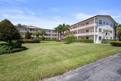 Lake Condo For Sale in Boca Raton, Florida