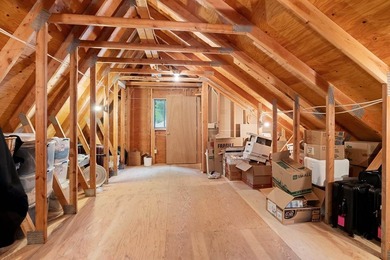 Just what you've been waiting for! Nestled along the - photo 38