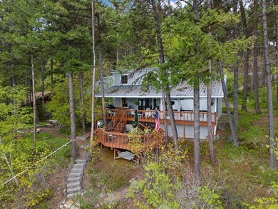 Just what you've been waiting for! Nestled along the - photo 40