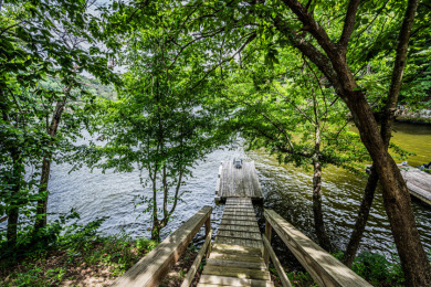 Stunning Lakefront Home on Lake Malone - photo 22