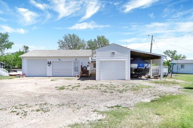 A great lakeside property to make lasting memories! This - photo 4